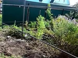 Как построить забор из профлиста своими руками: этапы подготовки и видео пример самостоятельного строительства забора из профлиста